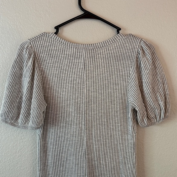 Caution To The Wind Gray Striped V-Neck Bubble Sleeve Dress Small - Picture 6 of 8